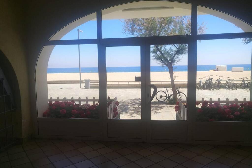 Estudio Primera Linea De Mar Con Piscina Y Parking Apartment Platja d'Aro Exterior photo
