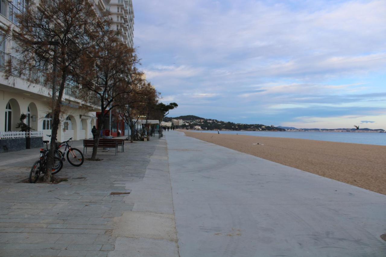 Estudio Primera Linea De Mar Con Piscina Y Parking Apartment Platja d'Aro Exterior photo